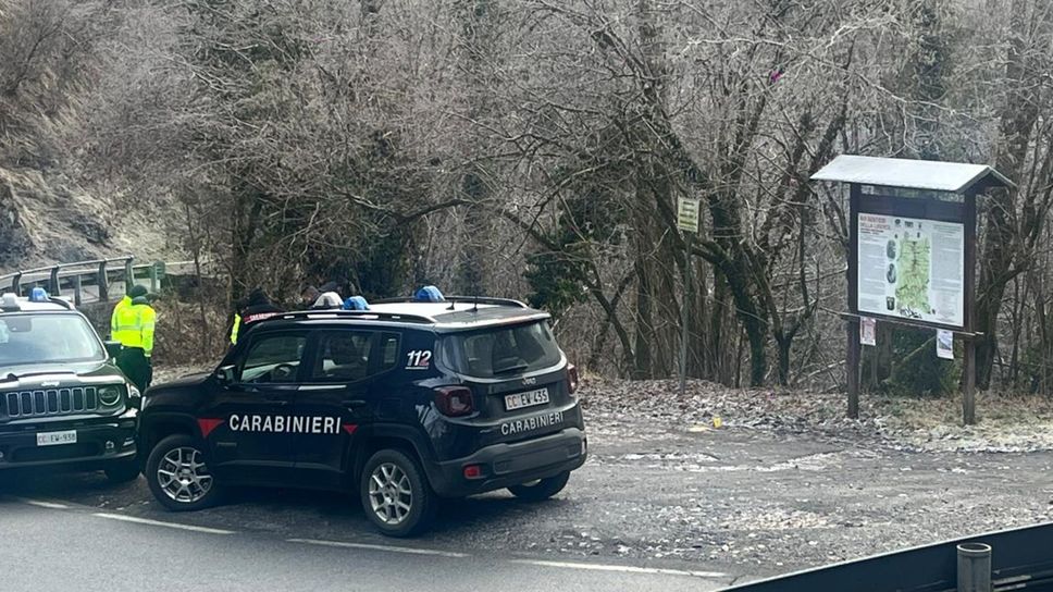 Carabinieri e soccorritori nella zona del ritrovamento