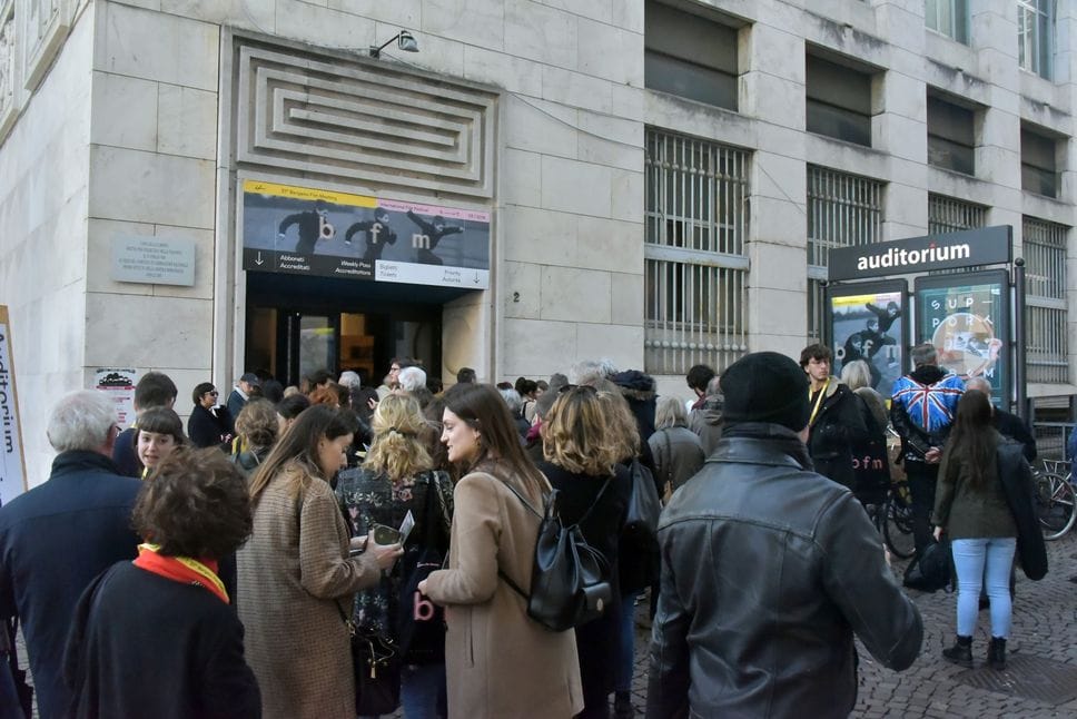 Entrata dell'auditorium di piazza della Libertà per il Bergamo film meeting