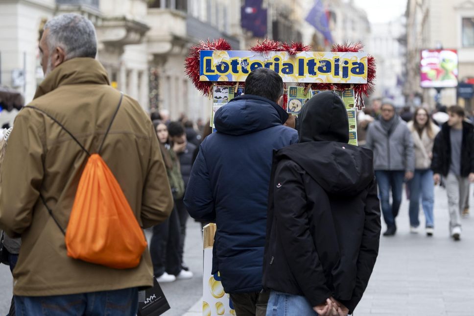 Vendita dei biglietti della Lotteria Italia