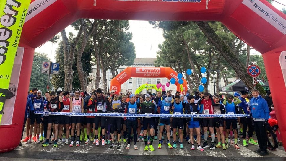 A Dalmine atleti schierati per la partenza della Mezza del Brembo, martedì 6 gennaio 2026