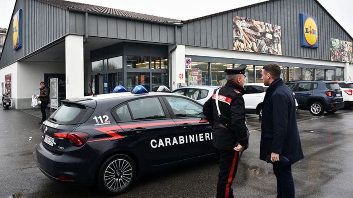 accoltell242 la moglie nel parcheggio del supermercato condannato a 13 anni di carcere