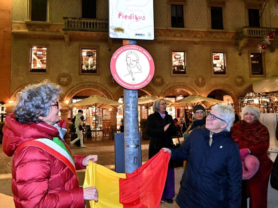 Il cartello svelato il largo Rezzara