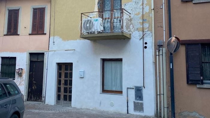 omicidio di taleggio ucciso in casa e trasportato per 19 ore in furgone