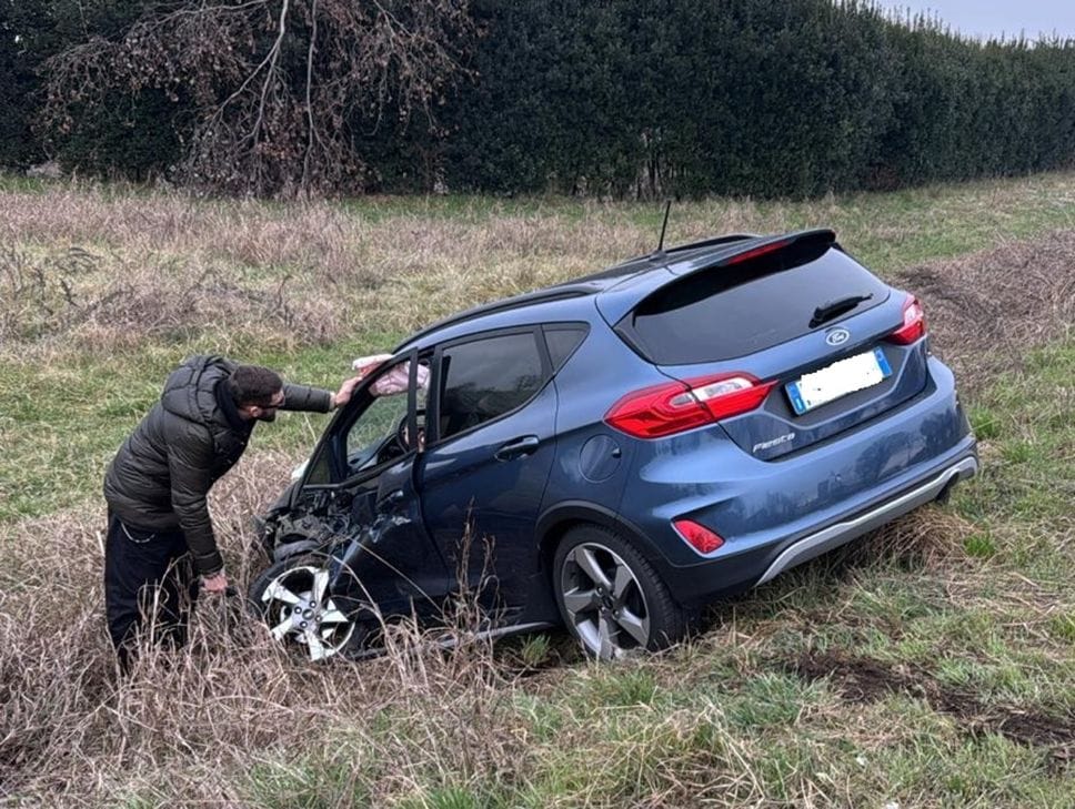 I due mezzi coinvolti a Treviglio in un incidente in via Calvenzano