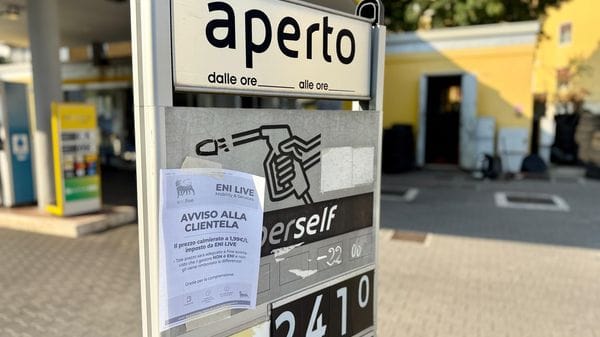 Benzinai con il «Price cap»: «Allarme per i rifornimenti»