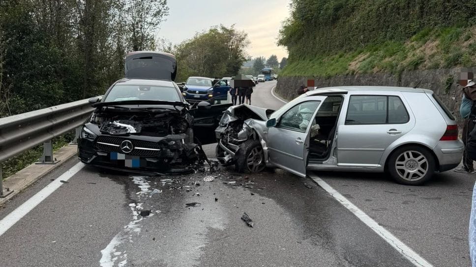 Frontale sulla provinciale 91 tra Villongo e Sarnico: tre feriti e lunghe code
