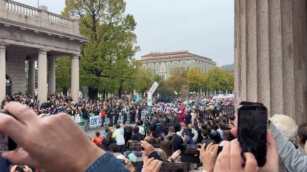 La partenza del Giro di Lombardia da Bergamo