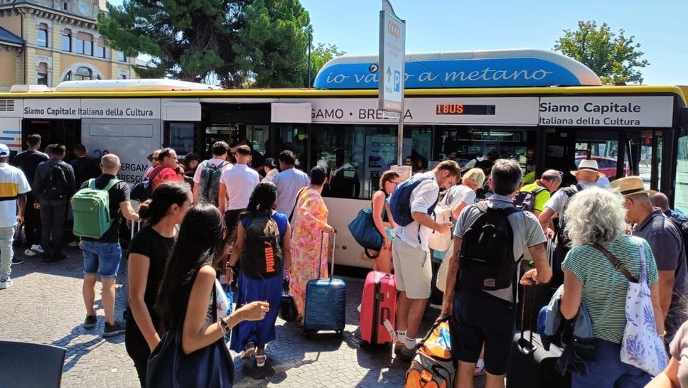 Linea 1, Atb: più controlli e assistenza alle fermate di Bergamo e Oriocenter