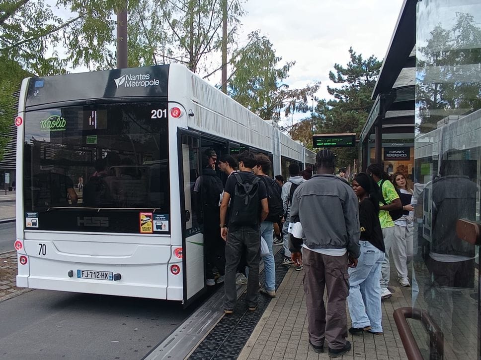 Strade a 6 corsie coi bus al centro: a Nantes una corsa ogni 3 minuti