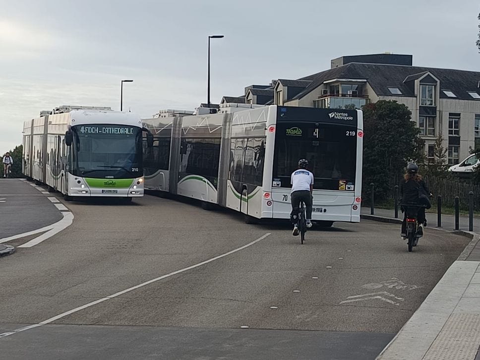 Strade a 6 corsie coi bus al centro: a Nantes una corsa ogni 3 minuti