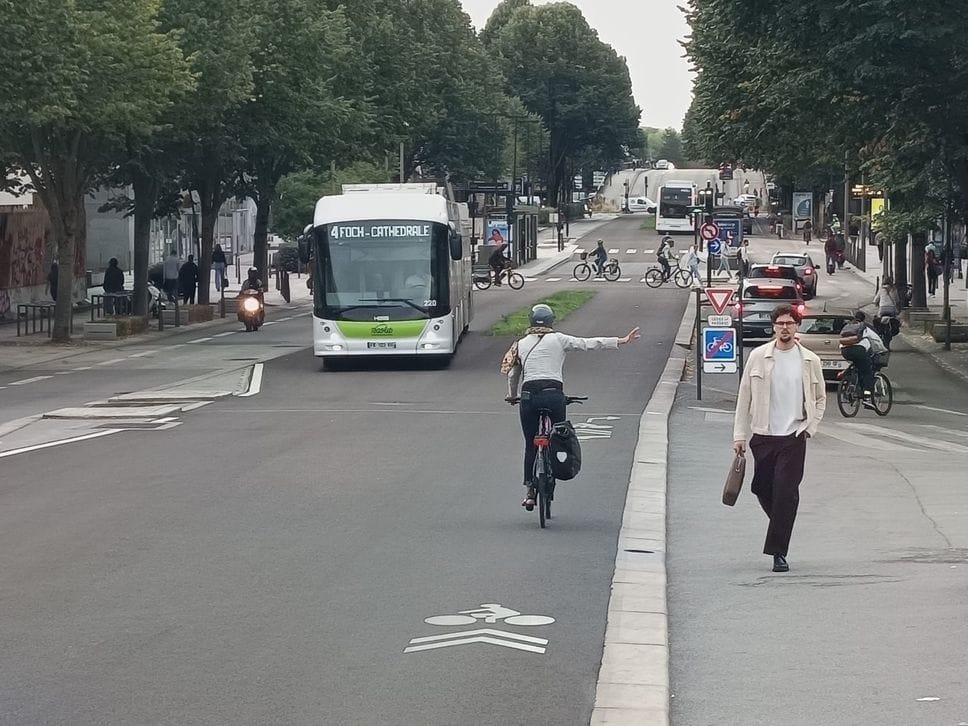 Strade a 6 corsie coi bus al centro: a Nantes una corsa ogni 3 minuti