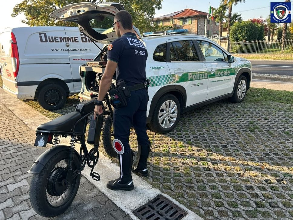 Romano, bici elettrica modificata in moto: multe per oltre 6mila euro