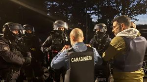 Scanzorosciate, uomo armato si barrica in casa. Dopo 7 ore convinto a desistere: ora è in ospedale