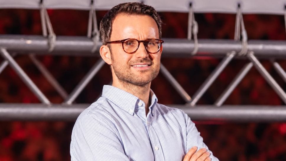 Il regista Andrea Brusa, un film ispirato all’opera di Donizetti: «Il mio Elisir d’amore folle e garibaldino»