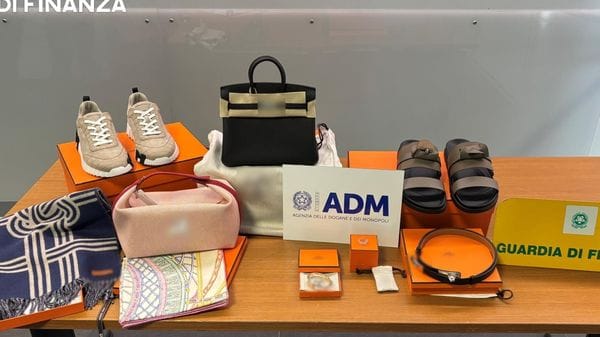 Orio, beni di lusso per oltre 27mila euro in valigia: multa a una donna