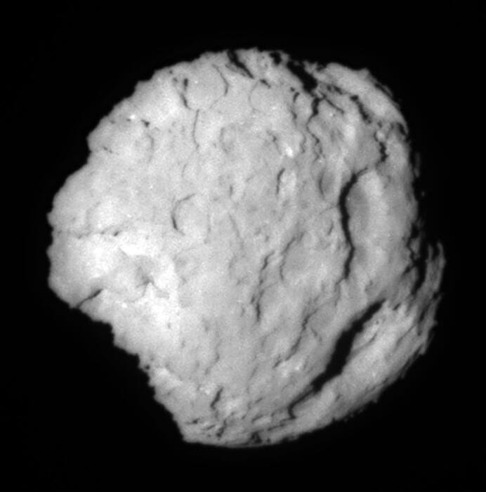 Tracce del Sistema solare primordiale nelle polveri di una cometa