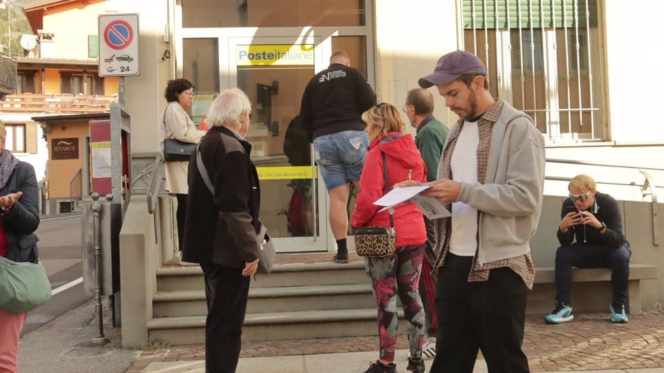 Ammanchi sui conti delle Poste di Rovetta: Un uomo: «Spariti 10mila euro, mi servivano per l’affitto»