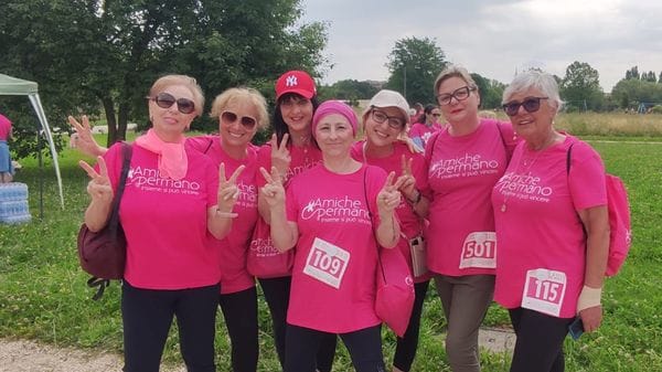 Tumore al seno, Amiche per Mano accompagna le donne da dieci anni 