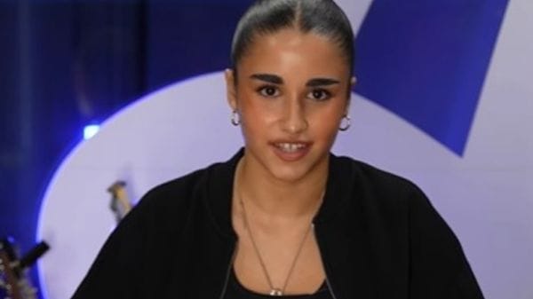 Amici, il sogno di Charli Rossini danza sulle rime di Bad Bunny