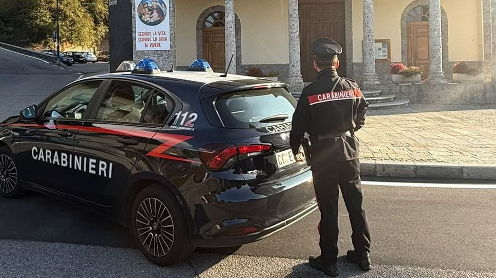 Castione, bioadesivo per rubare le monete in chiesa