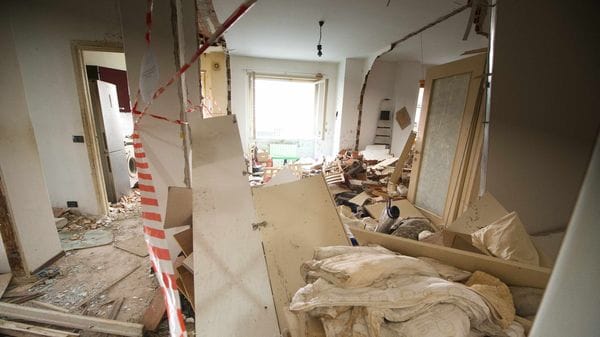 Esplosione di via Longo, psicologo per chi vive nel palazzo