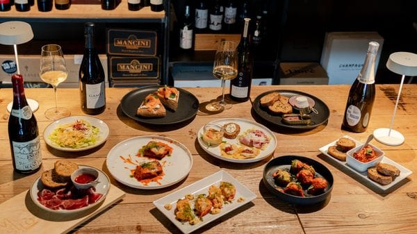 Il nuovo volto dell’aperitivo firmato «Vistrò», con vini d’autore