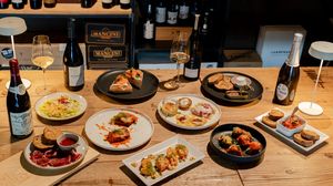 Il nuovo volto dell’aperitivo firmato «Vistrò», con vini d’autore