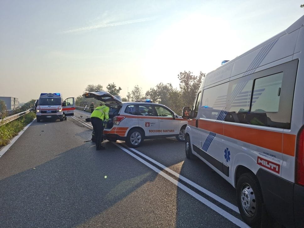 Caravaggio, schianto tra un furgone e due auto: muore 62enne. Rivoltana chiusa