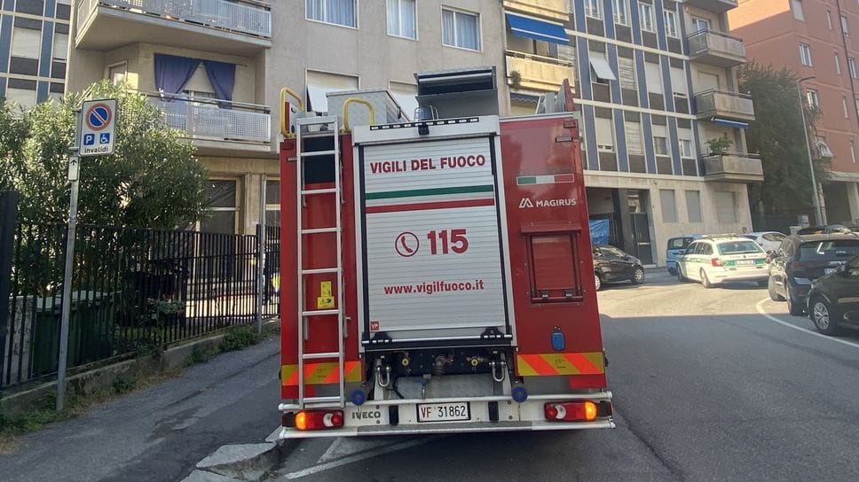 Esplosione in via Longo, test sulla fuga di gas. Due feriti ancora gravi