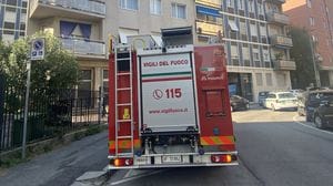 Esplosione in via Longo, test sulla fuga di gas. Due feriti ancora gravi