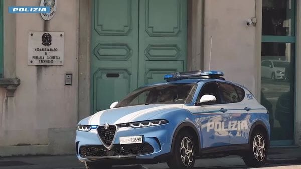 Falso ispettore fa versare 48.300 euro: la Polizia blocca il denaro