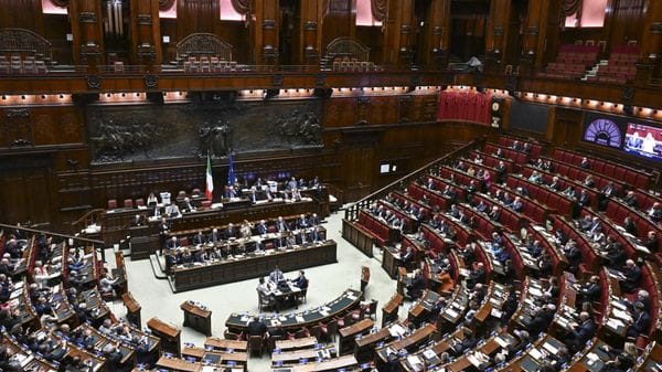 Lo scontro, non manca molto al voto