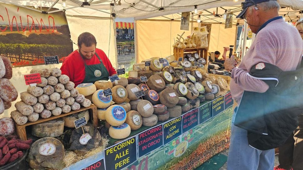 Mercatanti in Fiera: già in tanti agli stand. Sul Sentierone fino a domenica - Info e foto