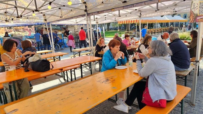 mercatanti in fiera gi224 in tanti agli stand sul sentierone fino a domenica info e foto da Ecodibergamo.it mercatanti in fiera gi224 in tanti agli stand sul sentierone fino a domenica info e foto