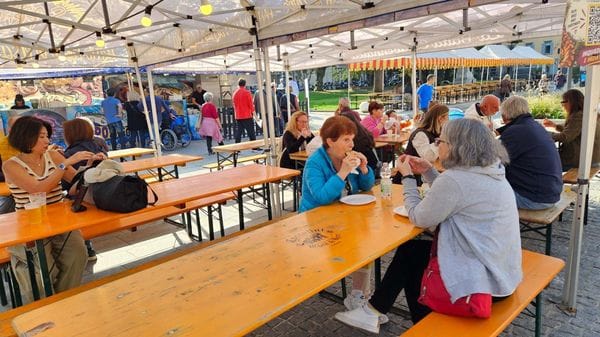 Mercatanti in Fiera: già in tanti agli stand. Sul Sentierone fino a domenica - Info e foto