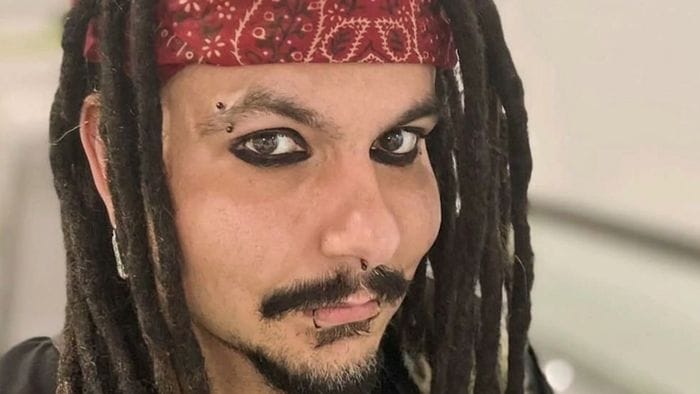 https://storage.ecodibergamo.it/media/photologue/2026/10/16/photos/cache/jack-sparrow-sabato-laddio-a-jonathan-oddo_fac6ba42-c925-11f1-aa75-a93fbddebcc7_1920_1080_v3_large_16_9.jpeg