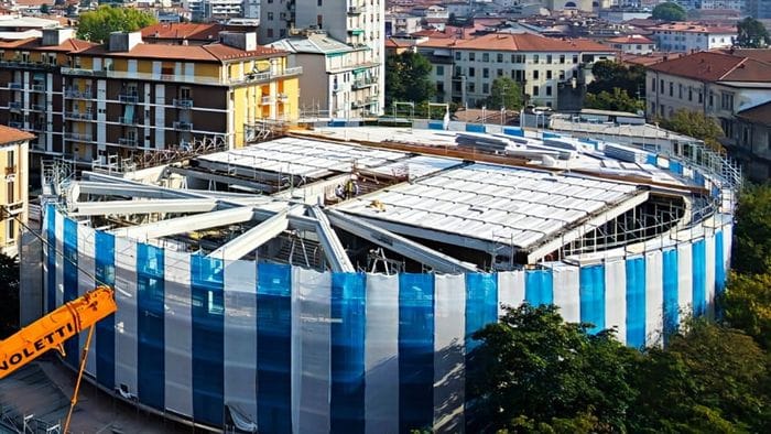nuova gamec si monta il tetto poi sar224 la volta della facciata in pietra da Ecodibergamo.it nuova gamec si monta il tetto poi sar224 la volta della facciata in pietra