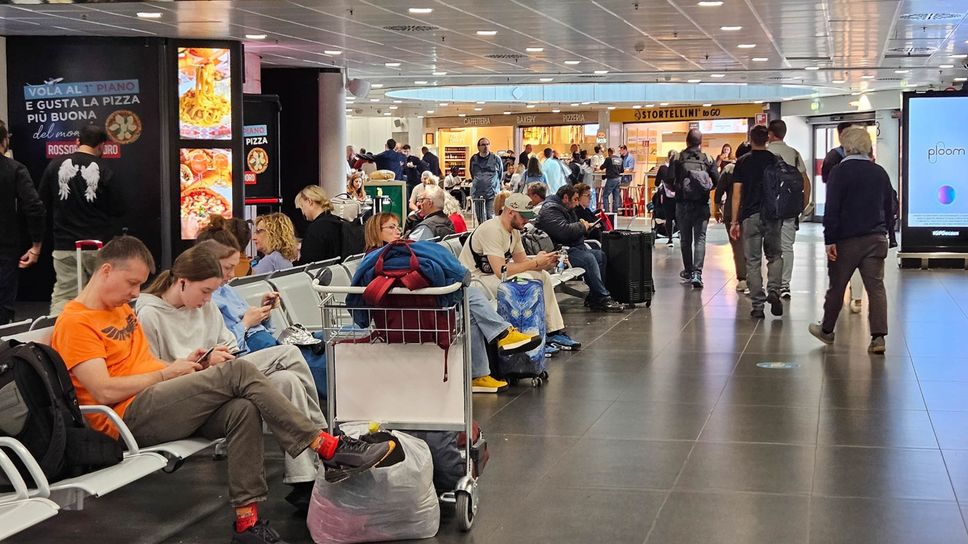 Aeroporto di Orio al Serio, voli tornati regolari dopo il blackout: partito un volo per Oviedo dopo 26 ore di attesa