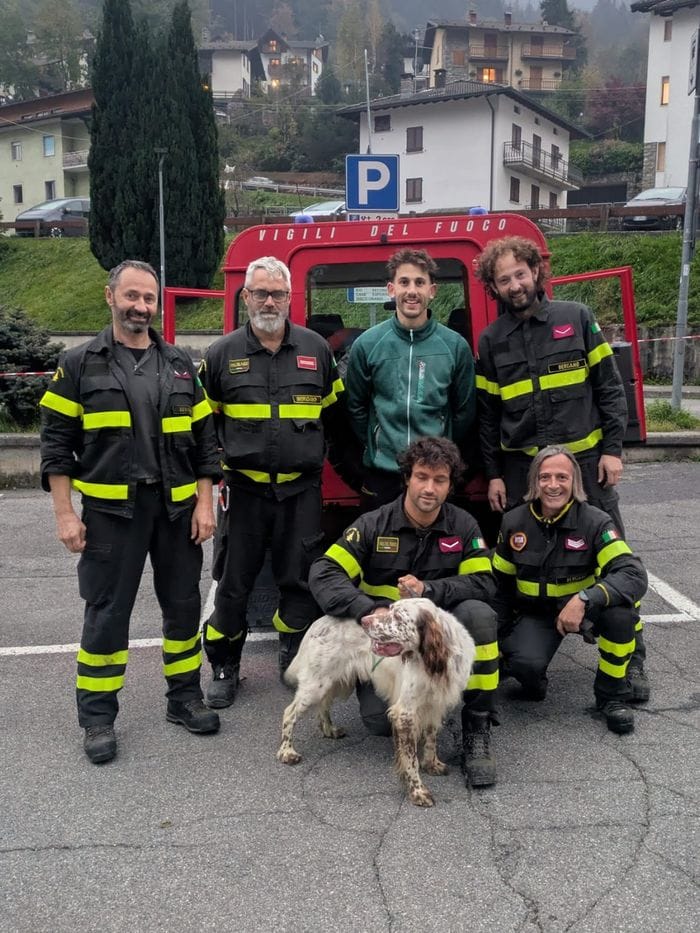 Cane precipita dal sentiero nella zona del rifugio Curò: salvato dai vigili del fuoco