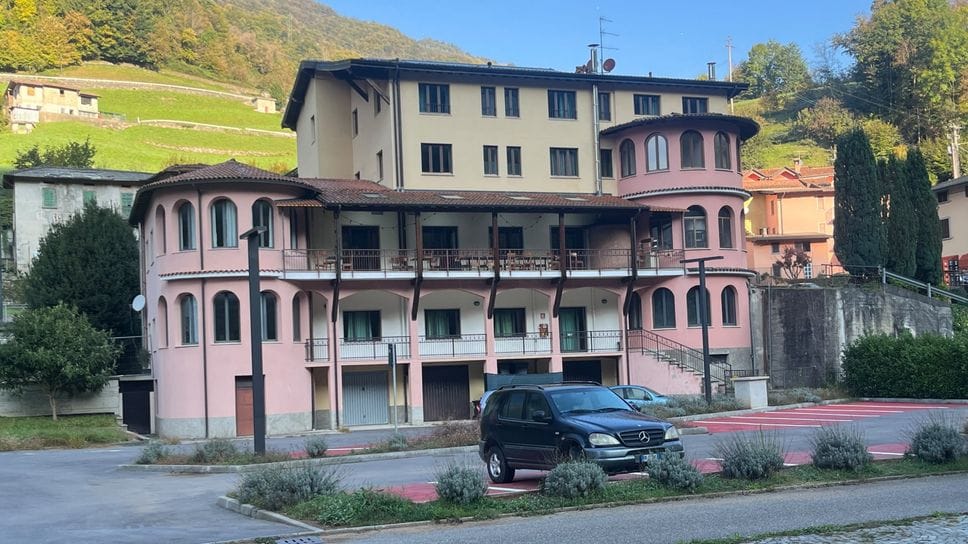 «Costi insostenibili» l’ex ostello dei Tasso a Camerata Cornello chiude dopo 8 anni