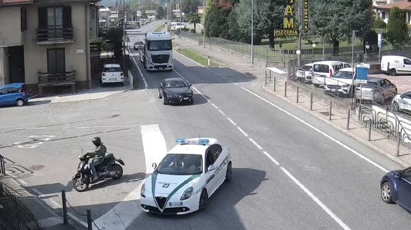 Endine Gaiano, fugge in scooter senza patente: denunciato 61enne