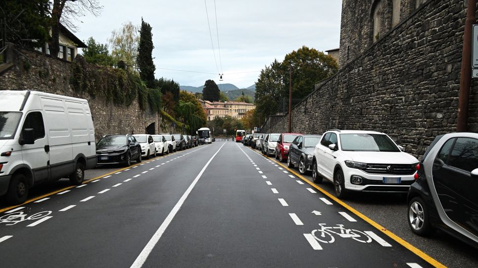 Sosta serale in Città Alta, nuove regole: «Servono più stalli sui Colli»