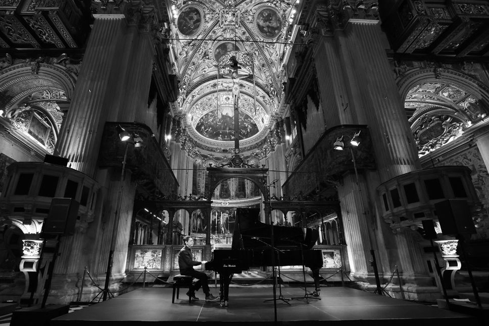 La musica che vibra nella fotografie di Rossetti: il festival «fuori scena»