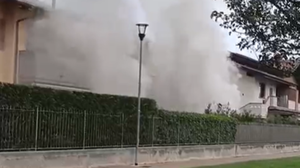 Presezzo, fiamme nel box di una villetta. L’intervento dei vigili del fuoco