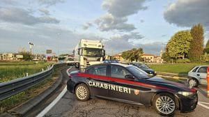 Schianto fatale in moto mentre va al lavoro: a 35 anni lascia moglie e due bimbi piccoli anni