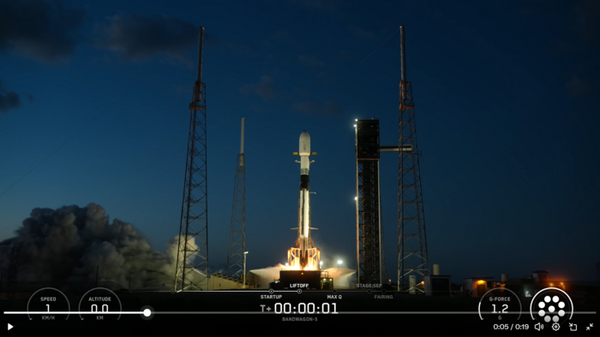 Lanciata la missione  Bandwagon-5, con la capsula di rientro Starfall di SpaceX 