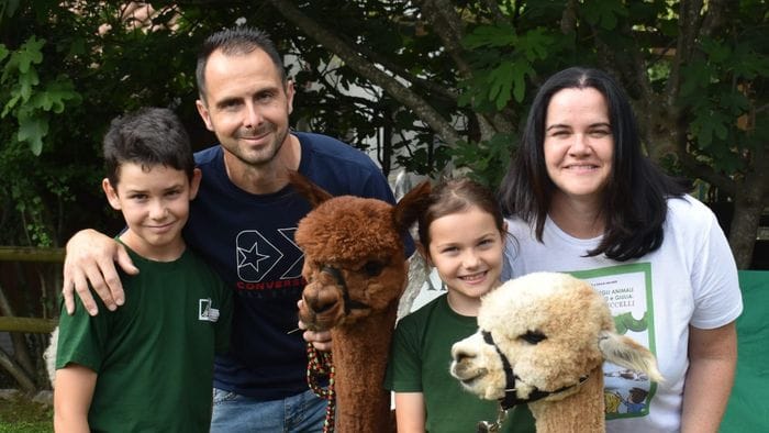 https://storage.ecodibergamo.it/media/photologue/2026/10/21/photos/cache/tavernola-a-soli-11-e-13-anni-autori-di-due-libri-sugli-animali_6d5e062c-cd28-11f1-8fd2-d832938e062e_1920_1080_v3_large_16_9.jpeg