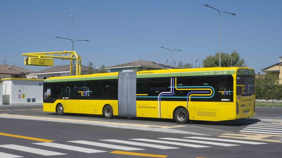 E-Brt, guasto al sistema di gestione dei semafori: ritardi sulla linea, servizio ripristinato
