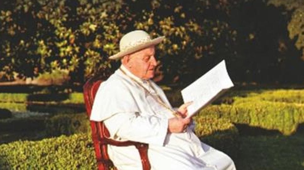 Vacanze da Papa, mille anni di storia nel libro di Roncalli