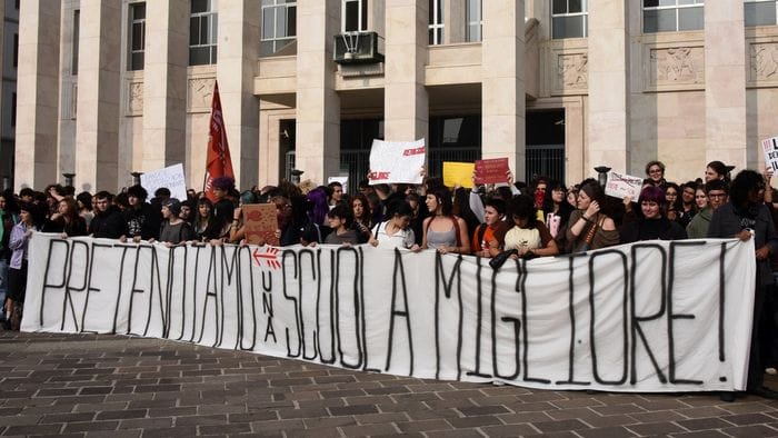 https://storage.ecodibergamo.it/media/photologue/2026/10/23/photos/cache/disordini-alle-manifestazioni-perquisizioni-anche-a-bergamo-sabato-nuovo-presi_0d1b3dd0-ceb7-11f1-875d-cbb1103468b9_1920_1080_v3_large_16_9.jpg